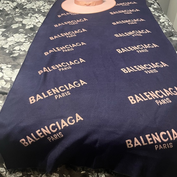 🔥Balenciaga Pink and Navy LOGO Scarf‼️ - Picture 3 of 9